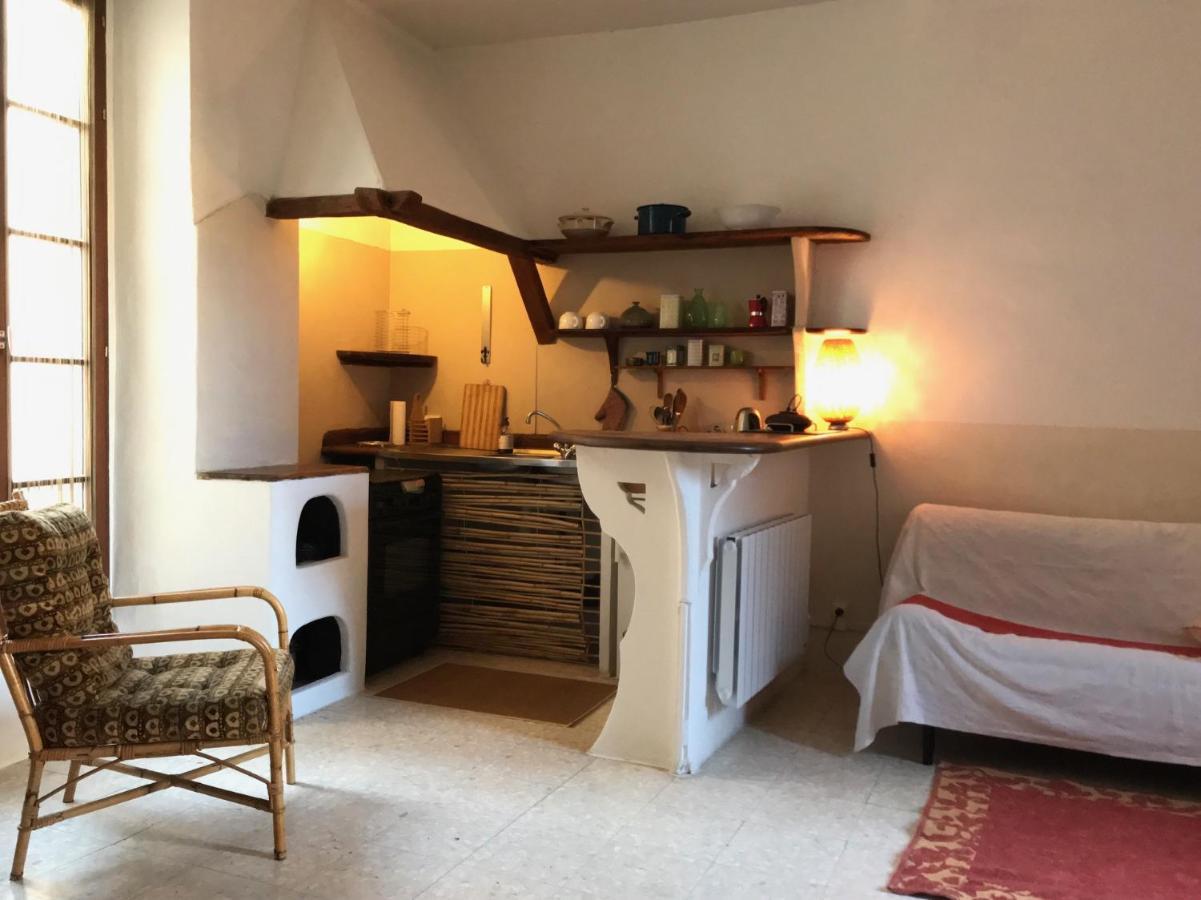 Charmant Logis Dans La Catiche De Loutre, Maison Medievale Sauve Exterior foto